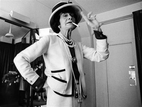 quando è morta coco chanel|Coco Chanel: la biografia di una creatrice di moda e profumi.